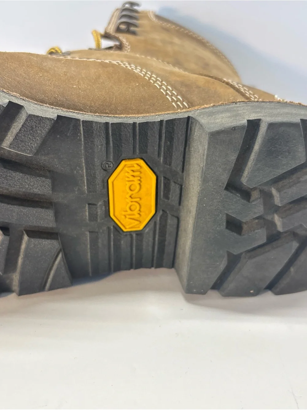 Danner Gritstone men’s 8” size 9 Brown Suede Work Boot with Vibram ASTM F2892-11